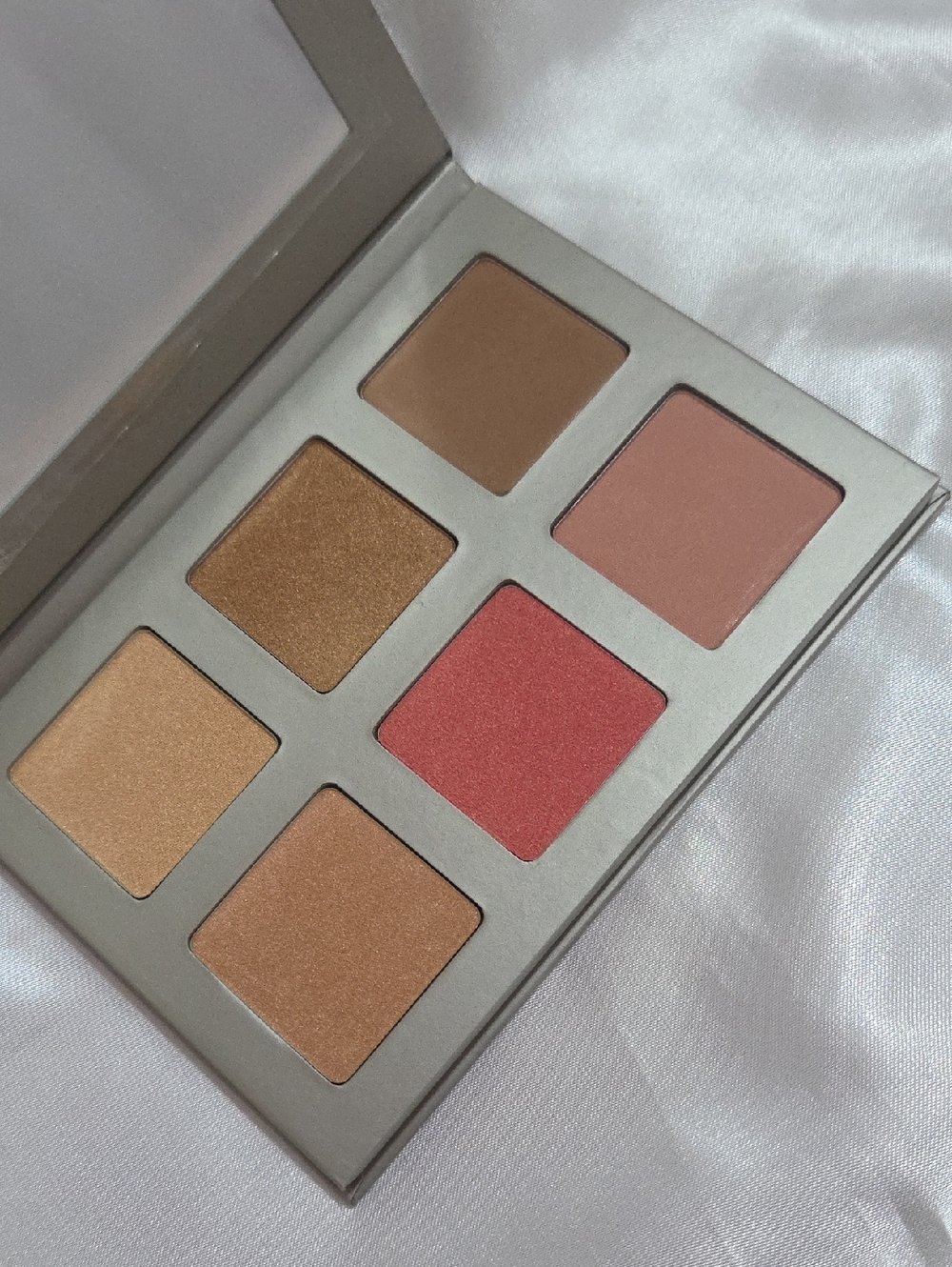 Iconic London Blaze Chase Face Palette Shimmer Highlight Makeup Powder 6 Shades